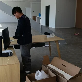 Instalación y configuración de computadora de escritorio en oficina de Agronutrición