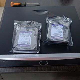 Grabador NVR Hikvision con discos duros de almacenamiento para videovigilancia, J&T Express