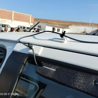 Cableado de la antena Starlink Mini en el techo del vehículo, instalación Solux Group SAC