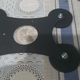 Soporte de montaje para antena Starlink Mini sobre el techo de una camioneta de Solux Group SAC en Piura